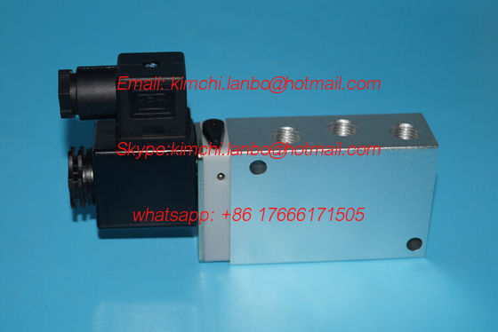 Cina 00.580.2291,5/2 way valve,2636000, offset printing machine spare parts fornitore