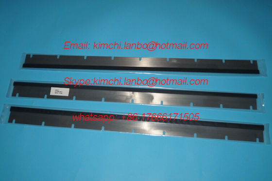 SM74 wash up blade,SM74 machine Rubber washup blade,good quality,9 slots, 822*57*0.5mm fornitore